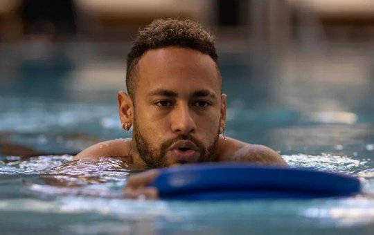 Neymar fica no hotel e não acompanha Danilo e Alex Sandro em treino desta manhã