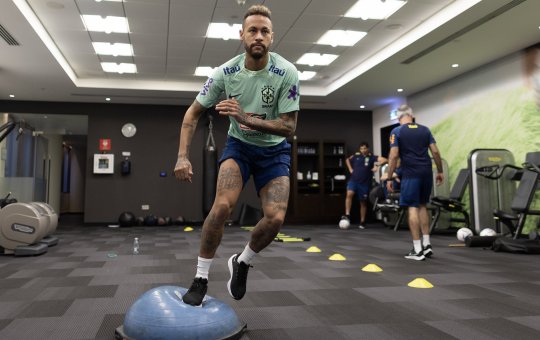 Seleção Brasileira: Neymar faz trabalho com bola, mas segue sem pisar no campo