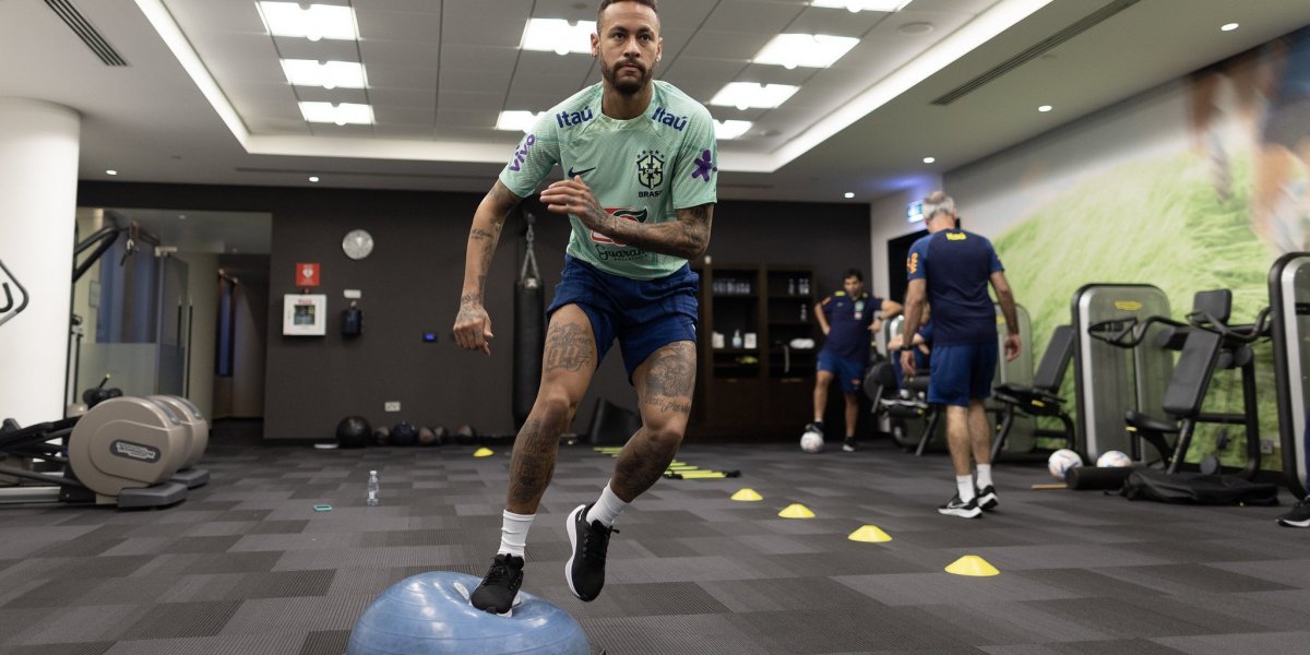 Seleção Brasileira: Neymar faz trabalho com bola, mas segue sem pisar no campo