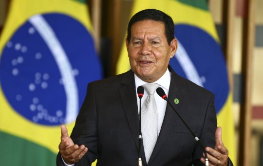 Mourão descarta possibilidade de intervenção militar e diz que Lula tomará posse