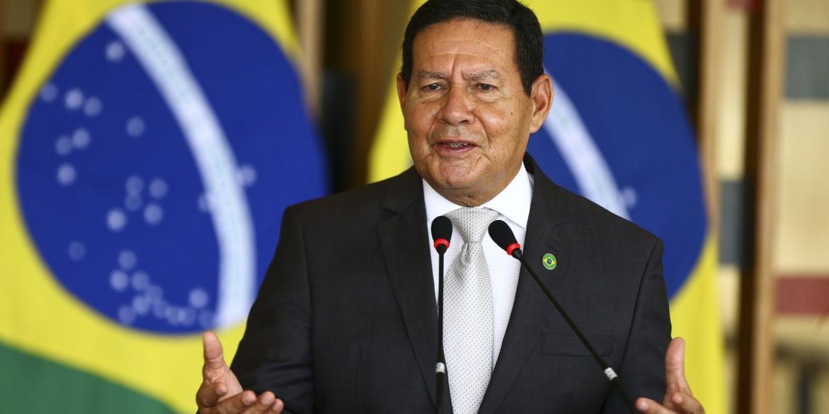 Mourão descarta possibilidade de intervenção militar e diz que Lula tomará posse