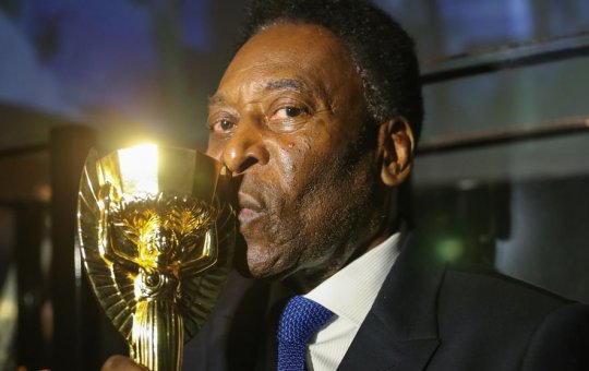 Pelé continua estável e não apresenta piora, diz boletim