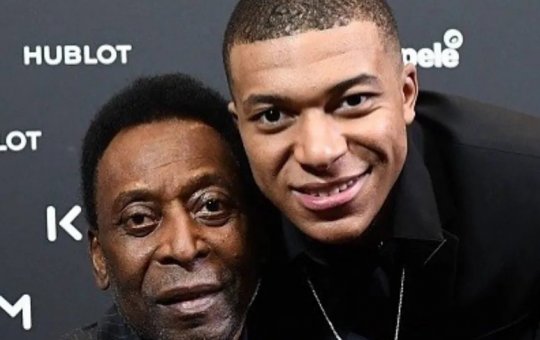 No Catar, Mbappé pede orações para Pelé: "Orem pelo Rei"