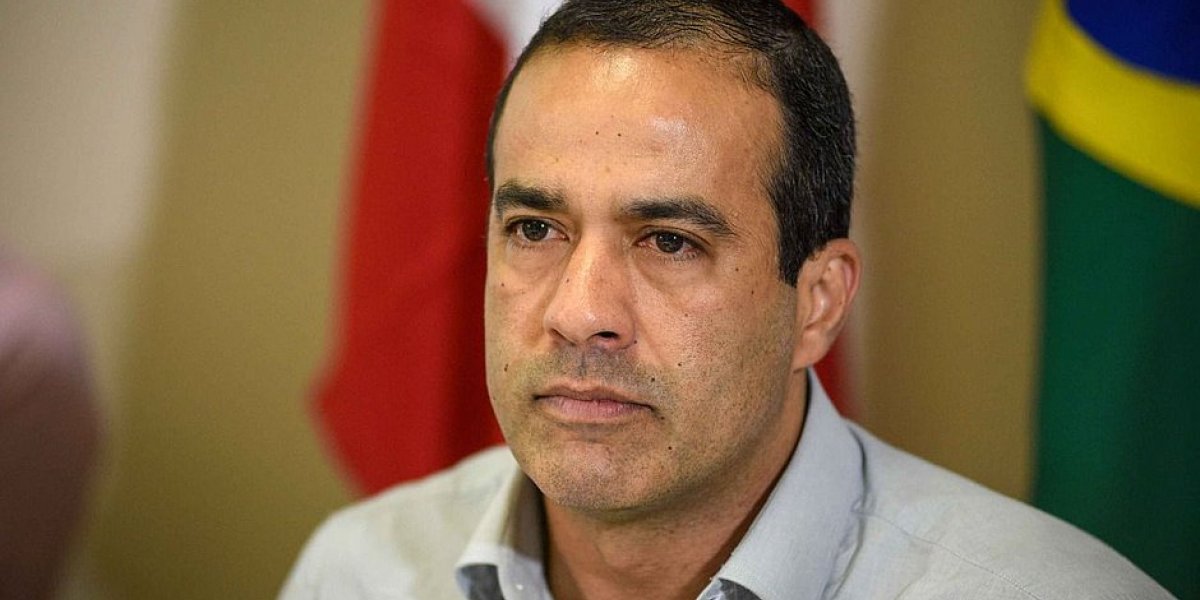 Bruno Reis lamenta incêndio criminoso na escultura de Mãe Stella de Oxóssi