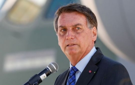 Carlos divulga foto que diz ser da perna de Bolsonaro com erisipela