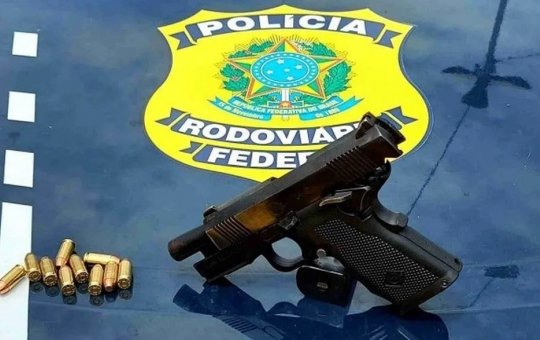 Homem é preso em flagrante por porte ilegal de arma de fogo na BR-135