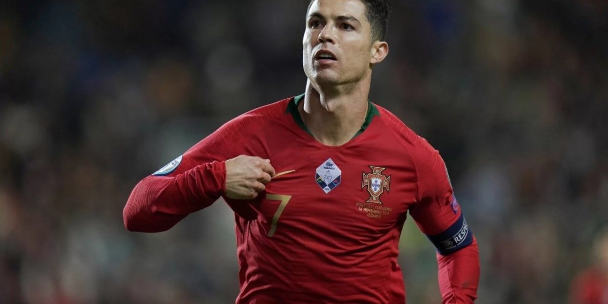Cristiano Ronaldo assina com o Al Nassr e atuará na liga árabe em janeiro