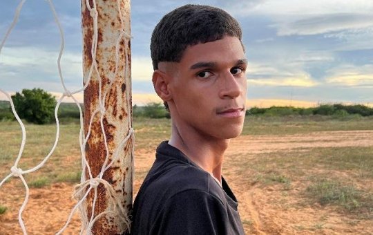 Vascaíno, Luva de Pedreiro rebate críticas após usar camisa do Flamengo na TV