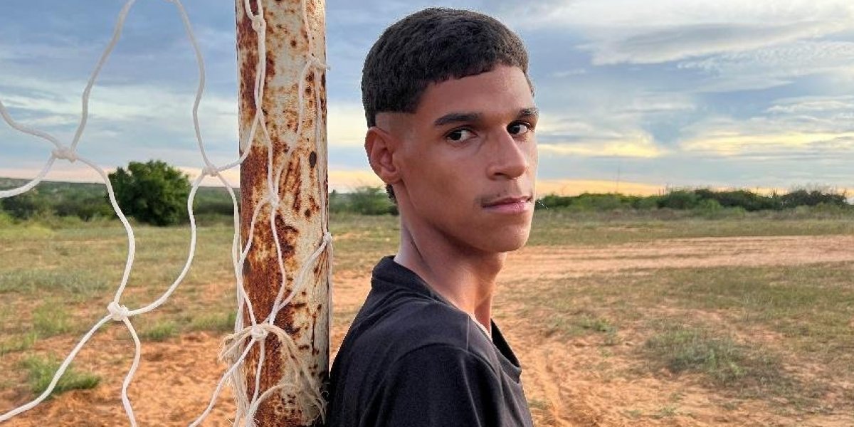 Vascaíno, Luva de Pedreiro rebate críticas após usar camisa do Flamengo na TV