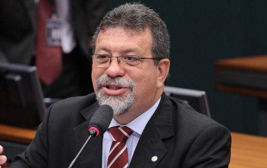 Afonso Florence aprova possível aliança entre PT e União Brasil