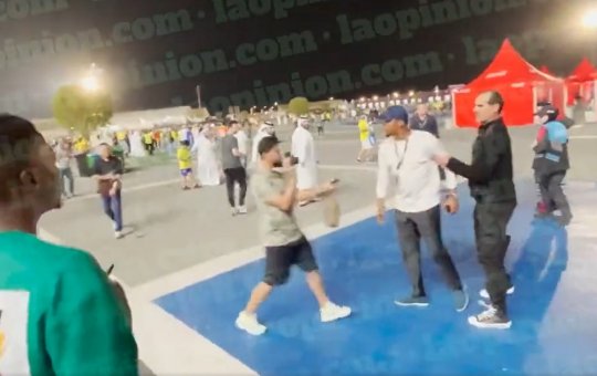 Ex-jogador Samuel Eto'o agride youtuber na saída de jogo da Seleção Brasileira