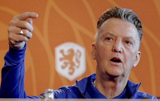 Brasil e Holanda "jogam o mesmo futebol", afirma Van Gaal