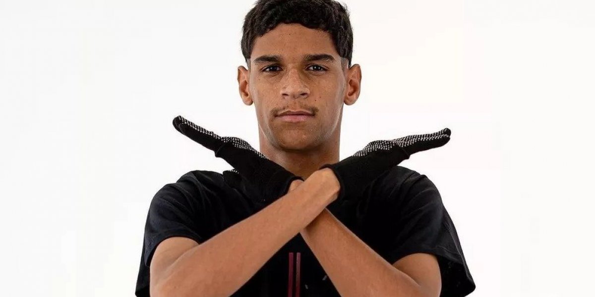 Luva de Pedreiro é o primeiro influencer de futebol a fazer collab com Instagram