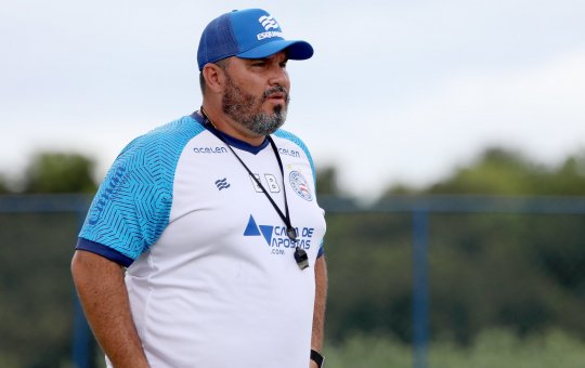 Após especulações sobre chegada de novo técnico, Bahia anuncia saída de Barroca