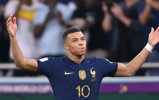 Mbappé é poupado de treino da França; Deschamps conversa com médico da Seleção