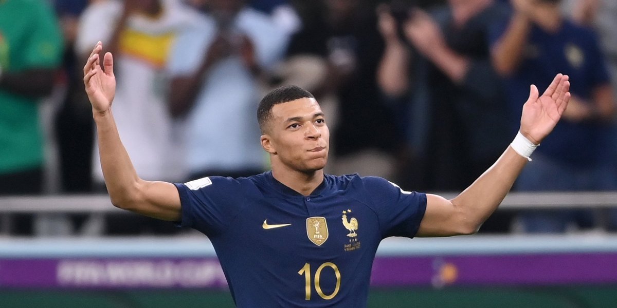 Mbappé é poupado de treino da França; Deschamps conversa com médico da Seleção