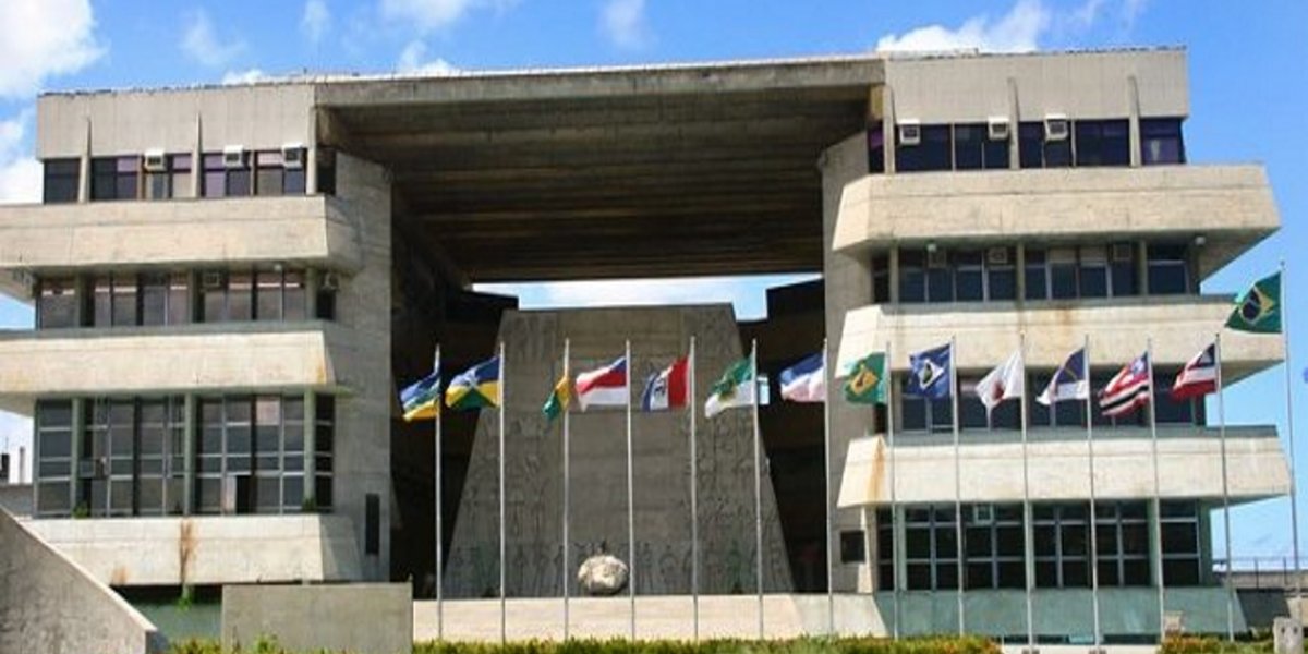 Alba adia votação de projeto sobre pensão militar