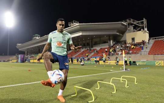 Alex Sandro volta a treinar; Tite espera contar com lateral na sexta