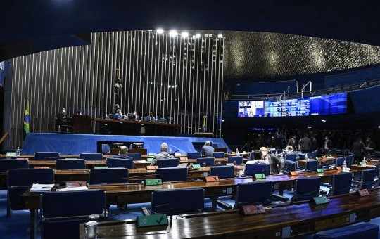 Senado aprova PEC da Transição; texto segue para a Câmara