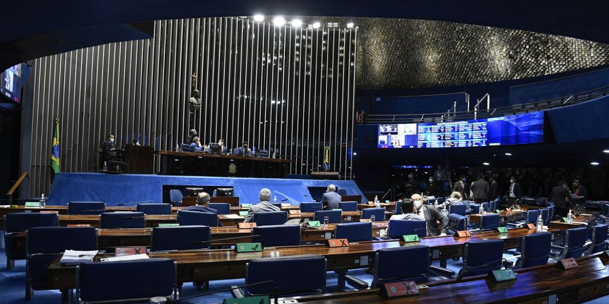 Senado aprova PEC da Transição; texto segue para a Câmara
