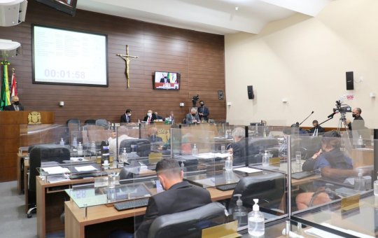 Vereadora é agarrada à força durante sessão da Câmara de Florianópolis