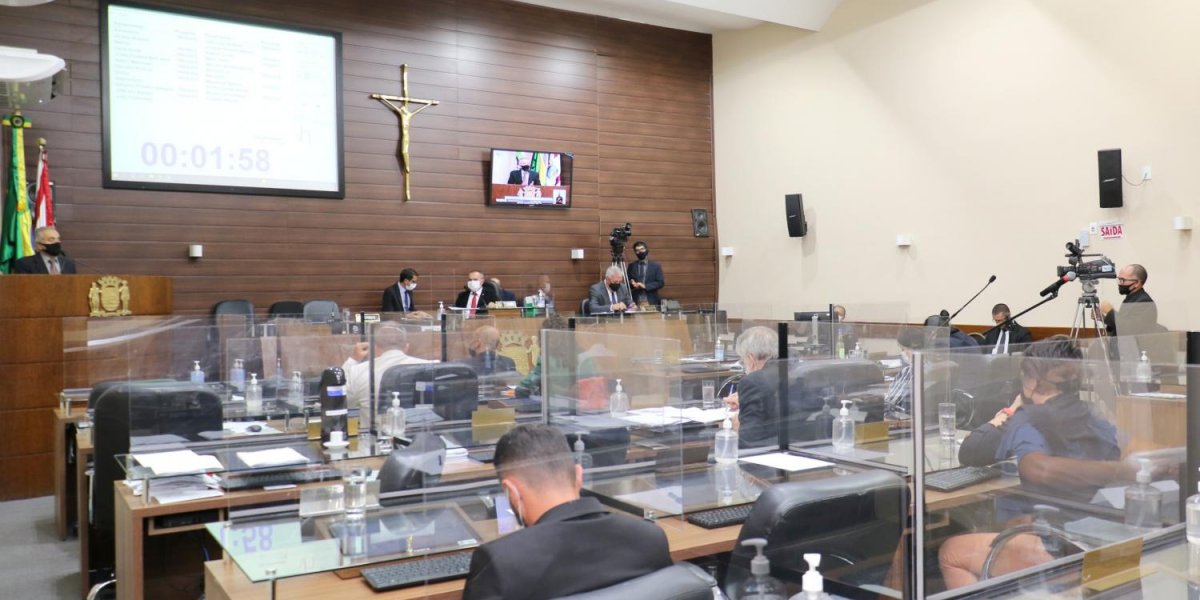 Vereadora é agarrada à força durante sessão da Câmara de Florianópolis