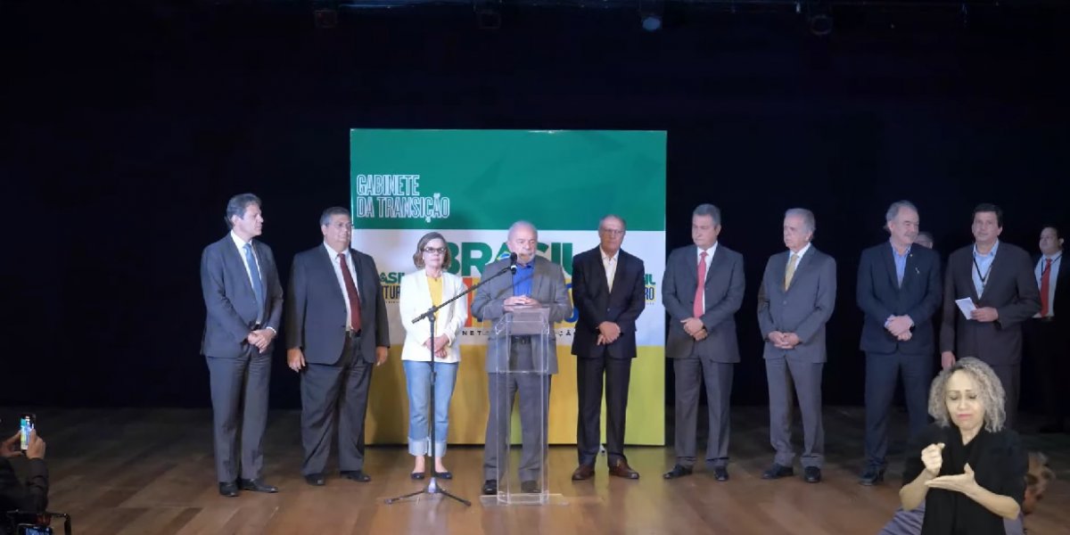 Lula anuncia Rui Costa como ministro da Casa Civil