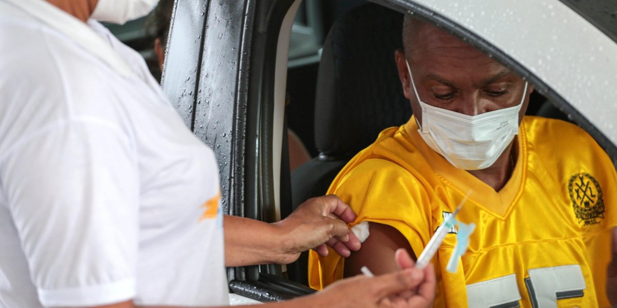 Salvador faz 'Dia D' da vacinação contra Covid e gripe neste sábado