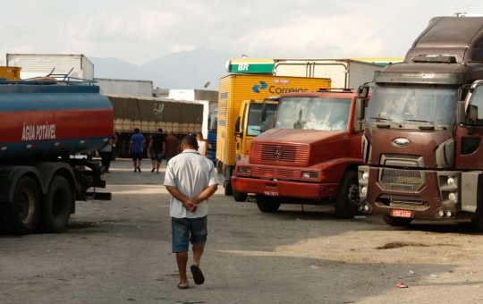 Auxílios Caminhoneiro e Taxista serão pagos neste sábado