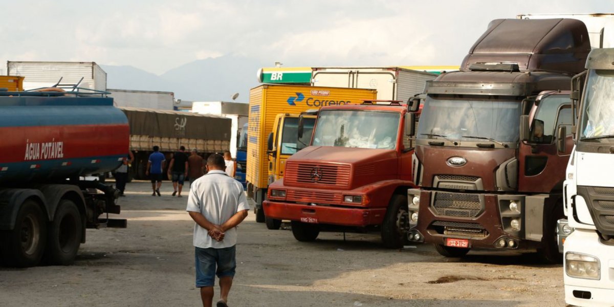 Auxílios Caminhoneiro e Taxista serão pagos neste sábado
