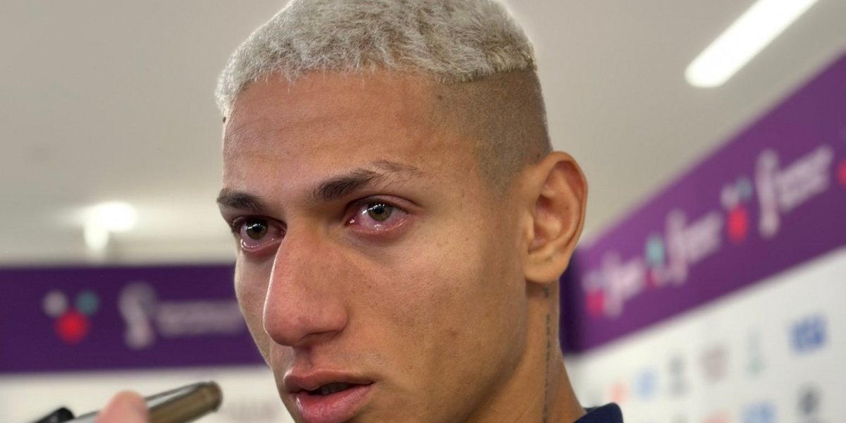 Richarlison se emociona com torcida após eliminação do Brasil; veja vídeo