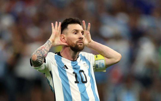 "Só queria dar a mão a Messi", diz holandês chamado de "bobo" pelo craque