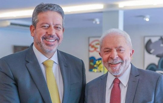Arthur Lira cogita passar faixa presidencial para Lula, diz coluna