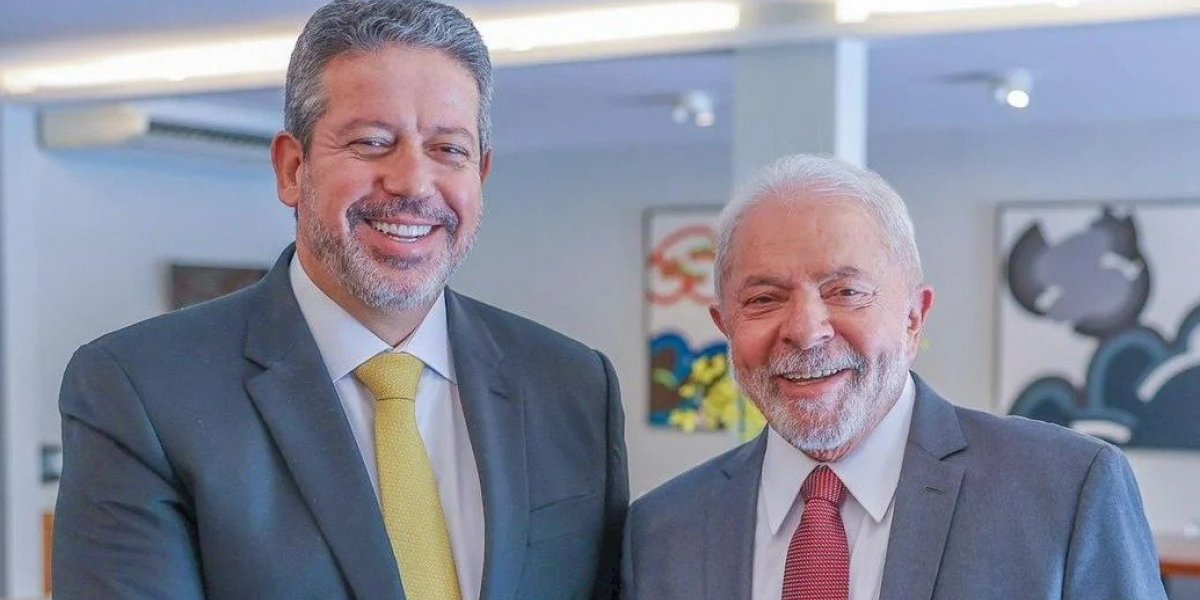 Arthur Lira cogita passar faixa presidencial para Lula, diz coluna