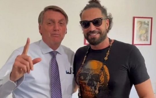 Latino sai em defesa de Bolsonaro e minimiza derrota: "Ele é um vencedor"