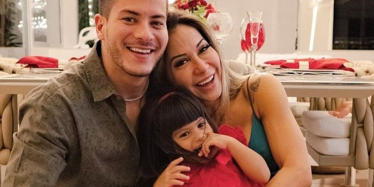 Pode pedir música? Arthur Aguiar e Maíra Cardi estão juntos em viagem