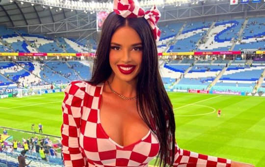Errou a mira! Musa da Copa acerta partes íntimas de torcedor croata