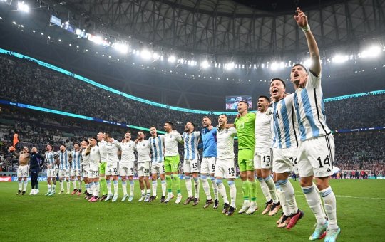 Argentinos esgotam passagens de até R$ 40 mil e vão invadir o Catar para a final