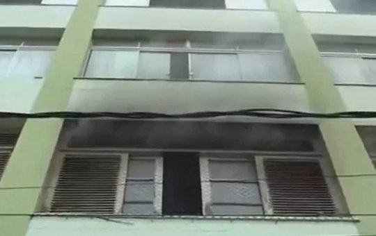 Incêndio atinge apartamento no 2º andar de prédio no Politeama, em Salvador