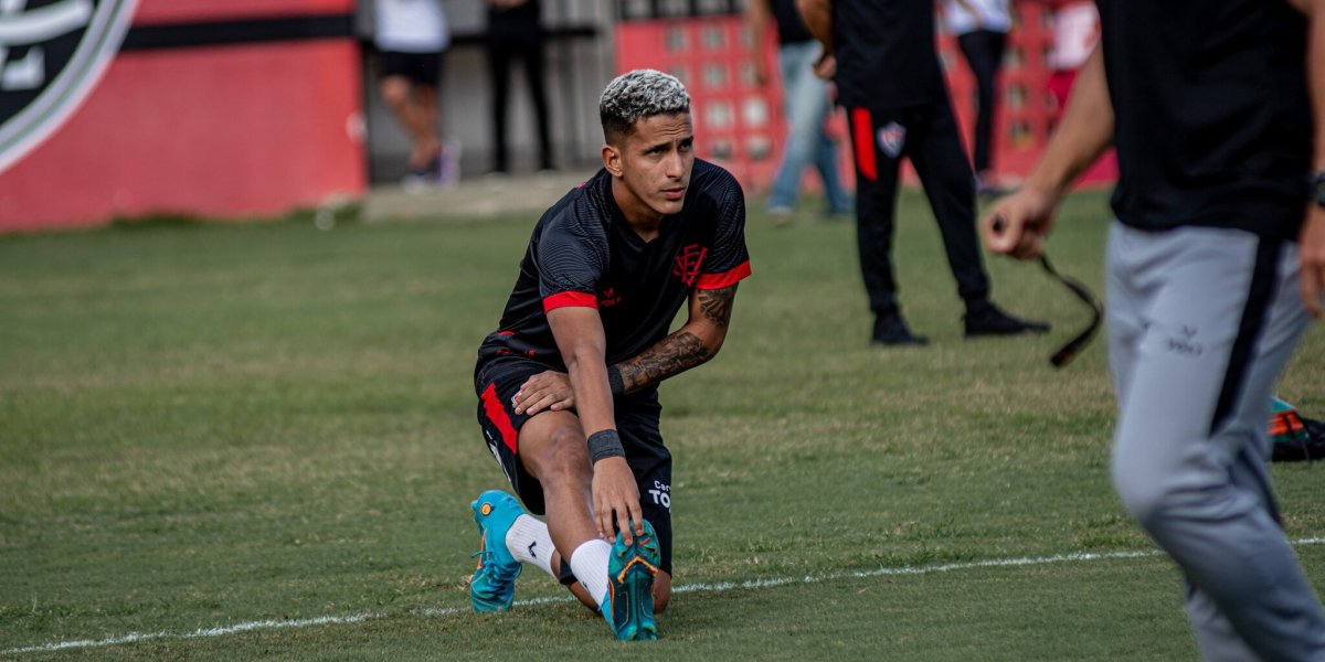 Vitória empresta o meio-campista Alan Pedro para o Aparecidense