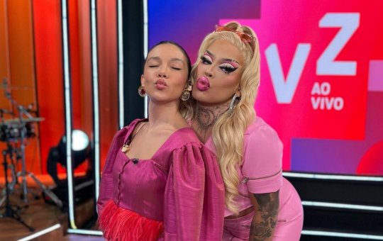 Priscilla Alcântara mostra novo single com Gloria Groove e é detonada por fiéis