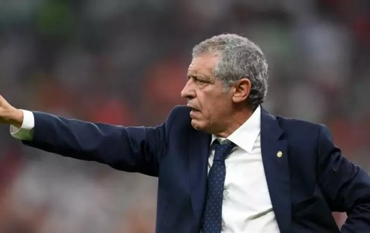 Após eliminação na Copa, Portugal demite técnico Fernando Santos