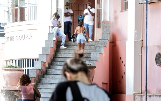 Edital concede bolsa e recursos para pesquisadores negros e indígenas