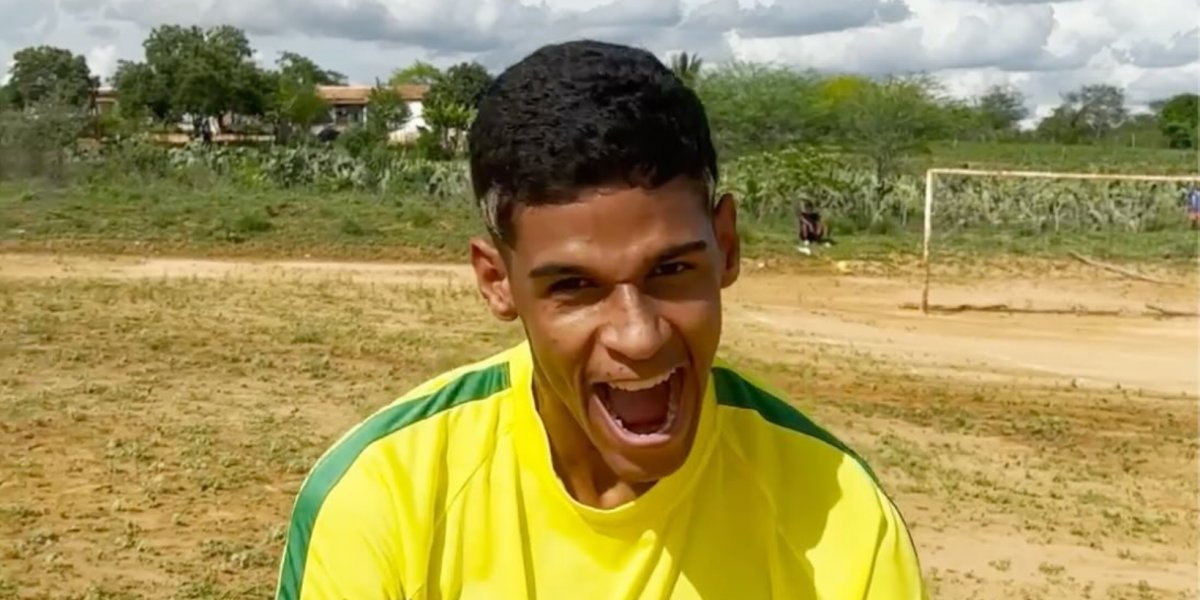 Luva de Pedreiro se surpreende ao encontrar sósia no Catar; assista