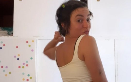 Valentina Bandeira posta foto de calcinha, e internautas percebem detalhe; veja