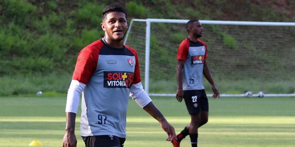 Após um mês de atraso em reapresentação, Vitória pune volante Rodrigo Andrade