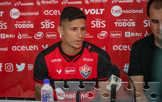 Zagueiro Camutanga avalia adaptação no Vitória em apresentação: "Grande grupo"