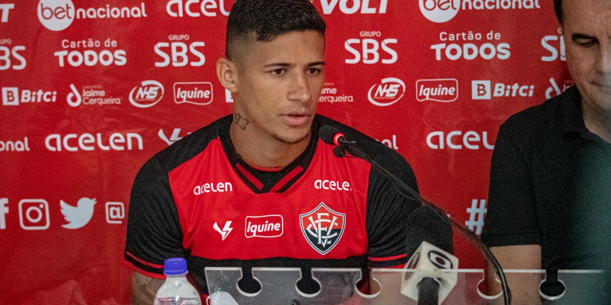 Zagueiro Camutanga avalia adaptação no Vitória em apresentação: "Grande grupo"