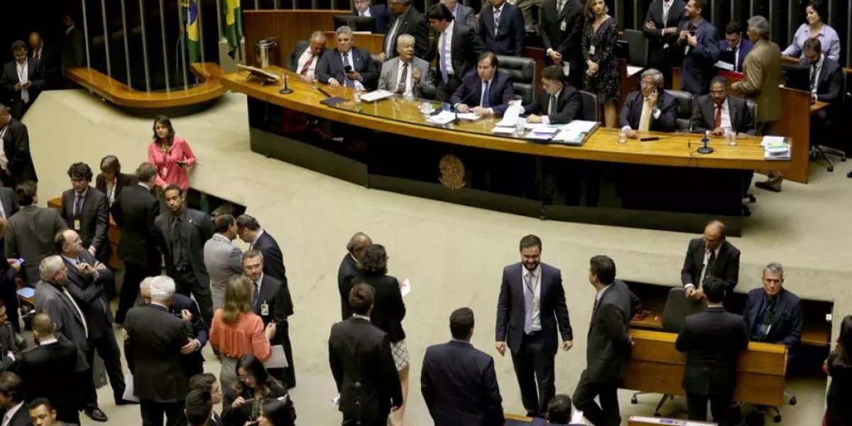 PEC da Transição é aprovada pela Câmara dos Deputados em primeiro turno