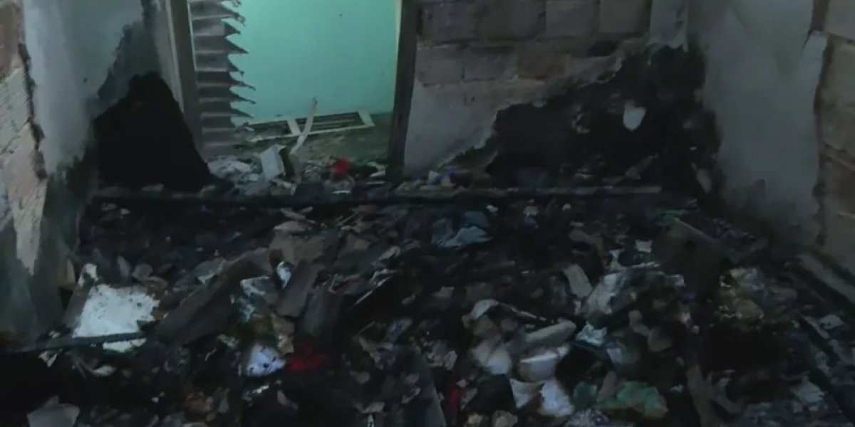 Poste pega fogo e incêndio atinge imóvel em Campinas de Pirajá